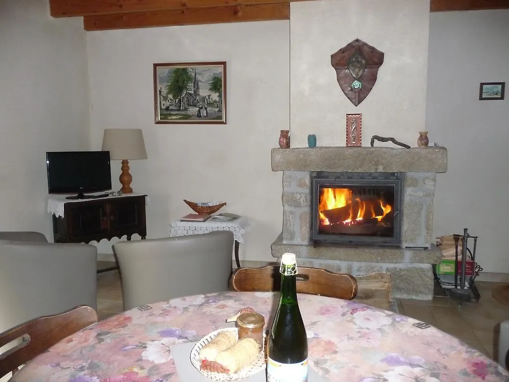 Gîtes de Kergorz Plomodiern Hébergement de vacances
