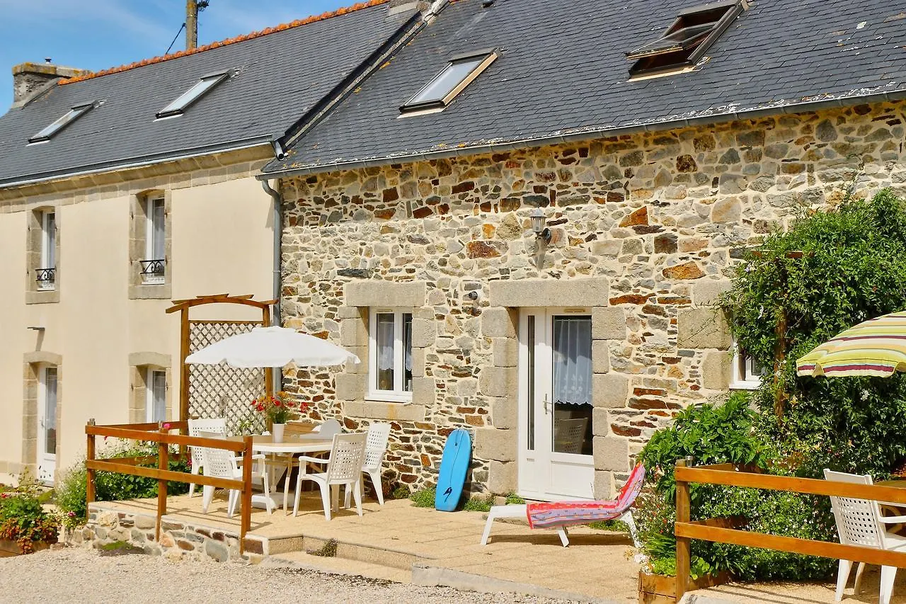 Gîtes de Kergorz Plomodiern Hébergement de vacances